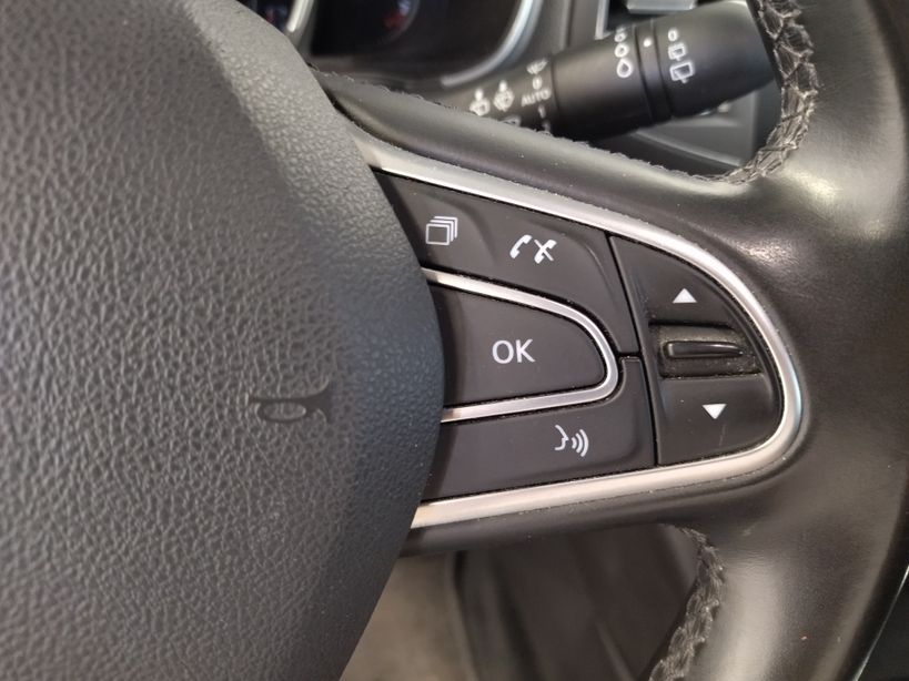 RENAULT MEGANE IV BERLINE 2018 - Photo n°29