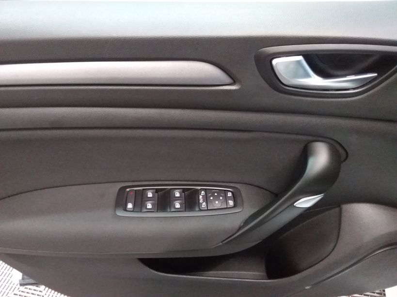 RENAULT MEGANE IV BERLINE 2021 - Photo n°23