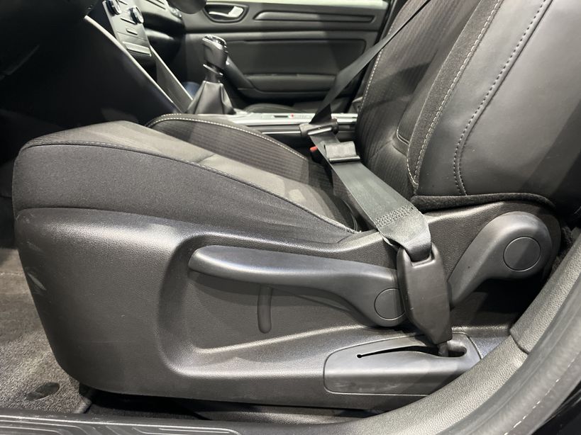 RENAULT MEGANE IV ESTATE BUSINESS 2019 - Photo n°36