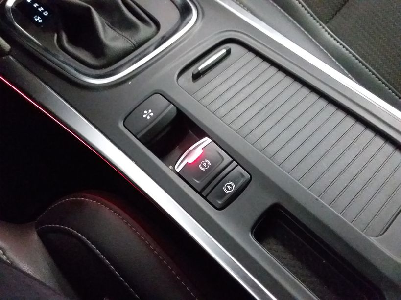 RENAULT MEGANE IV ESTATE 2021 - Photo n°19