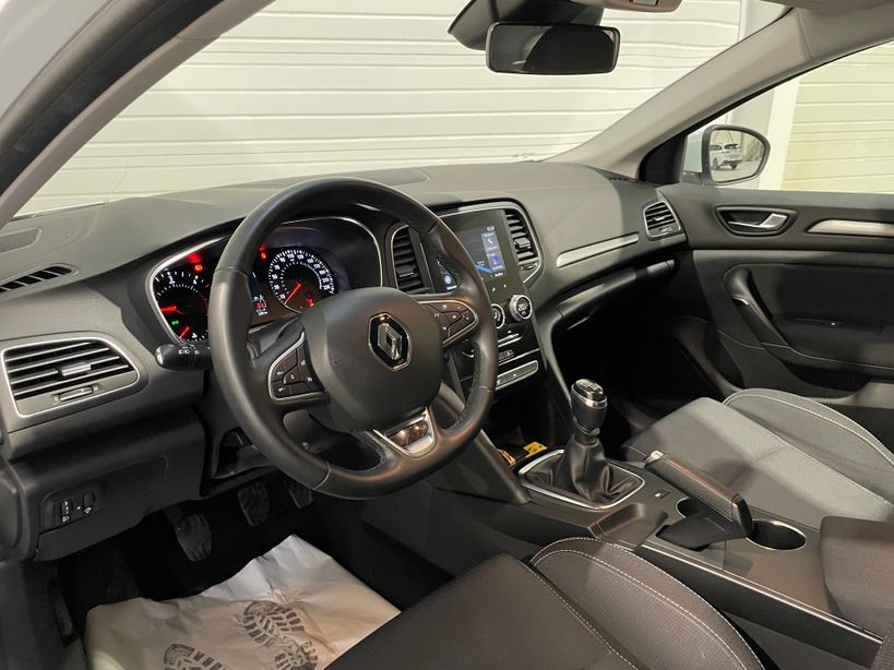 RENAULT MEGANE IV BERLINE 2022 - Photo n°10