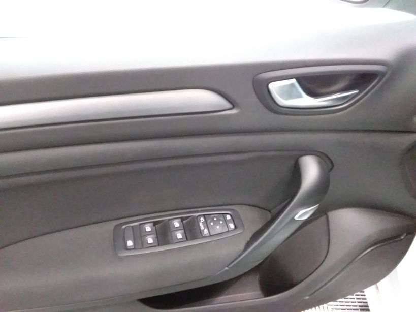 RENAULT MEGANE IV BERLINE 2020 - Photo n°16