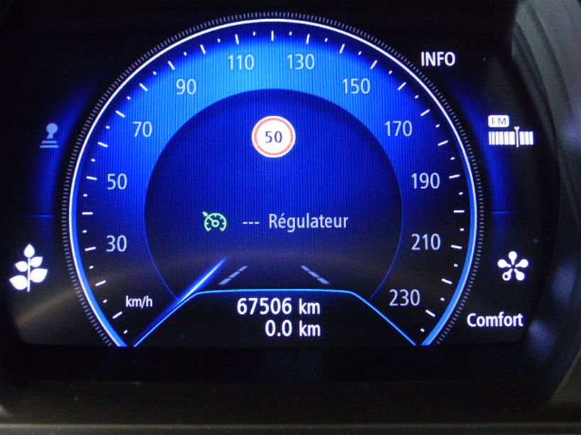 RENAULT MEGANE IV BERLINE 2018 - Photo n°4
