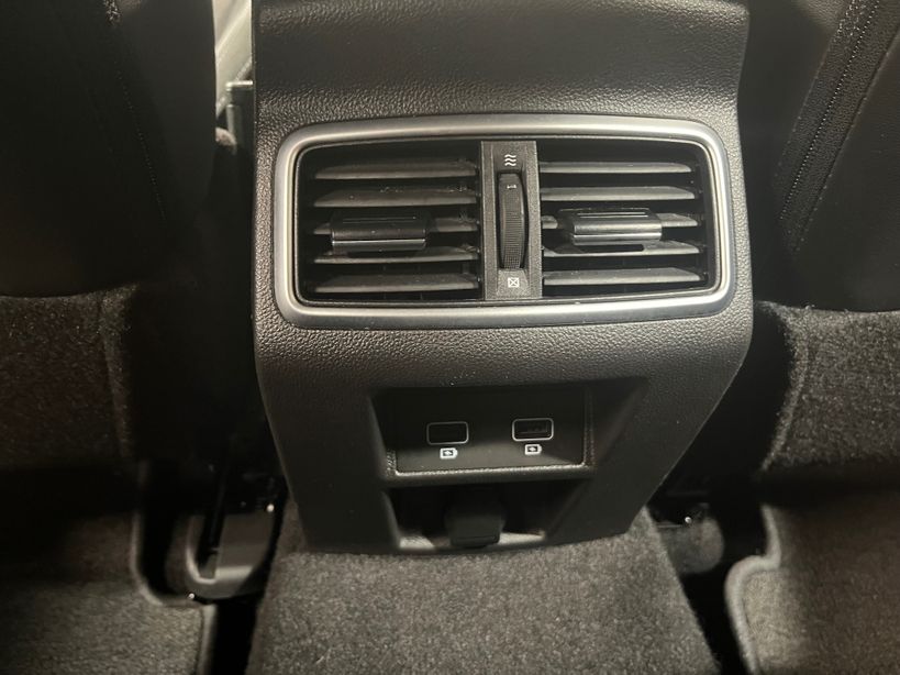 RENAULT MEGANE IV BERLINE 2022 - Photo n°32