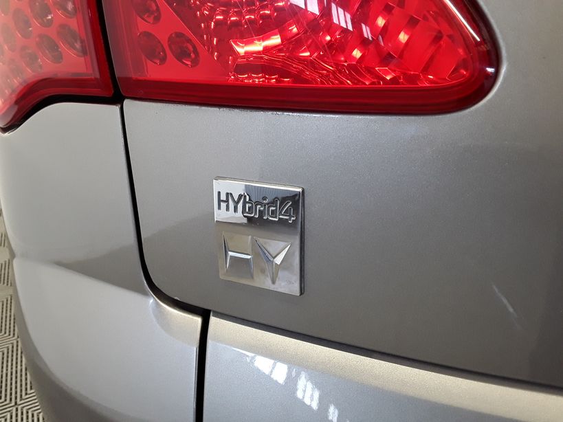PEUGEOT 3008 HYBRID4 2012 - Photo n°6