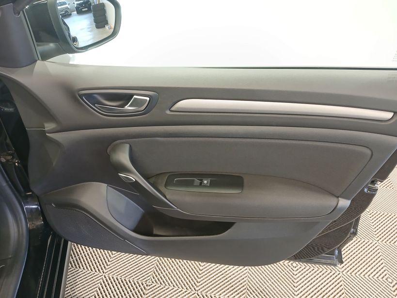 RENAULT MEGANE IV BERLINE 2022 - Photo n°7