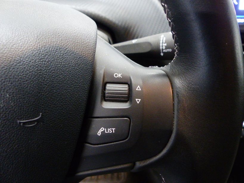 PEUGEOT 208 2018 - Photo n°8