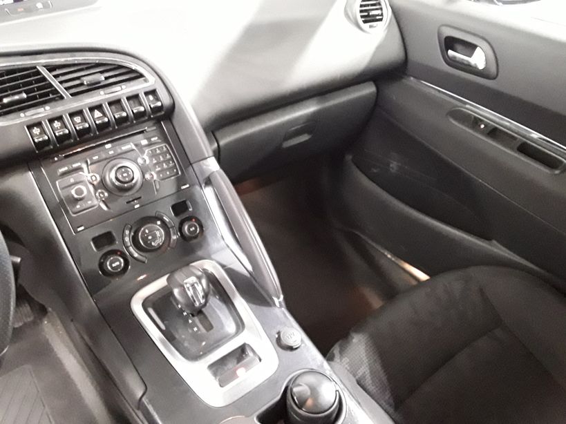 PEUGEOT 3008 HYBRID4 2012 - Photo n°14