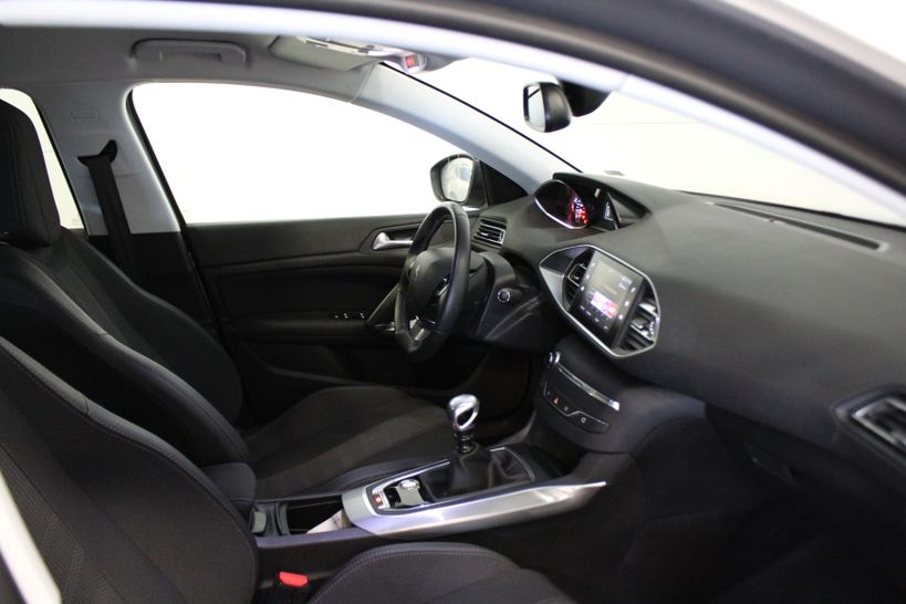 PEUGEOT 308 2019 - Photo n°6