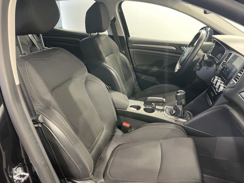 RENAULT MEGANE IV BERLINE 2022 - Photo n°9