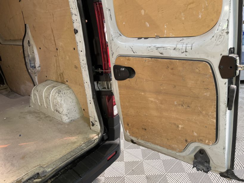 RENAULT TRAFIC FOURGON 2019 - Photo n°2