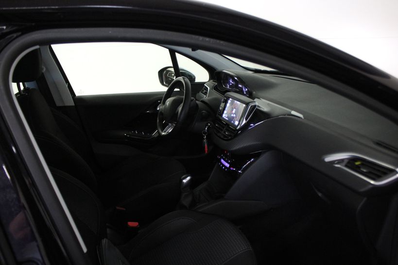 PEUGEOT 208 2015 - Photo n°6
