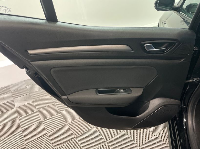 RENAULT MEGANE IV BERLINE 2022 - Photo n°25