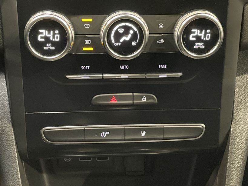 RENAULT MEGANE IV BERLINE 2021 - Photo n°16