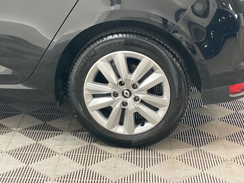 RENAULT MEGANE IV BERLINE 2022 - Photo n°27