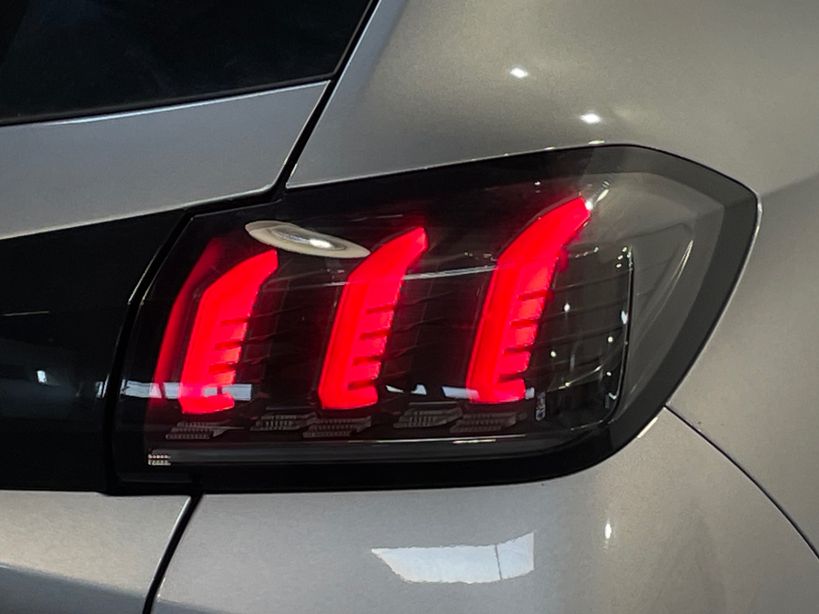 PEUGEOT 208 2023 - Photo n°8