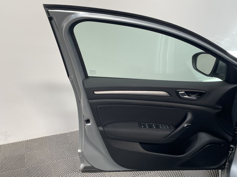 RENAULT MEGANE IV BERLINE 2023 - Photo n°32