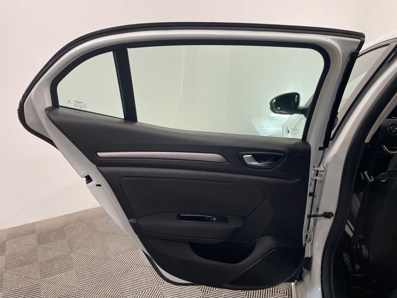 RENAULT MEGANE IV BERLINE 2021 - Photo n°36
