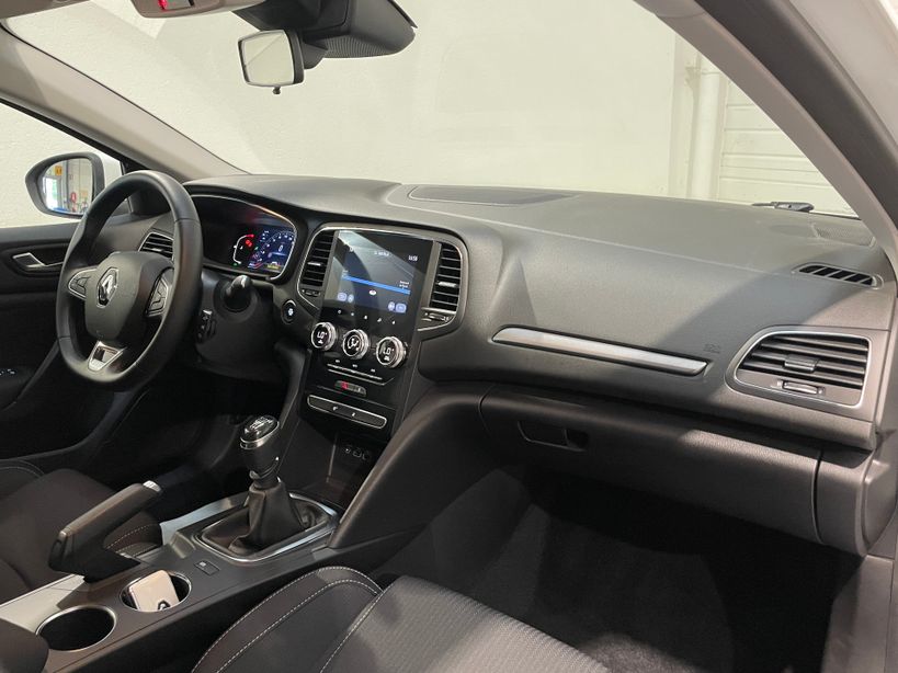 RENAULT MEGANE IV BERLINE 2021 - Photo n°9