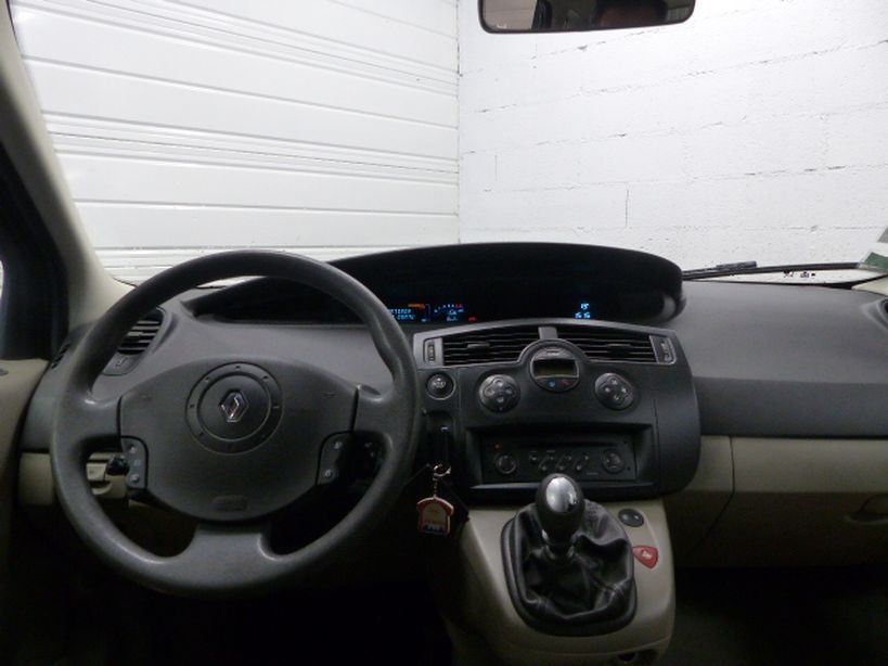 RENAULT SCENIC II 2005 - Photo n°8