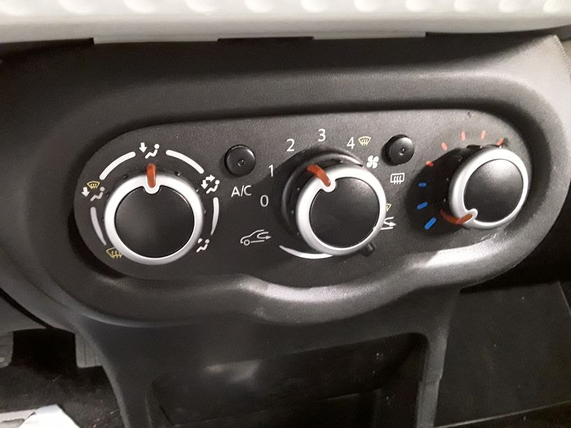 RENAULT TWINGO III 2019 - Photo n°15
