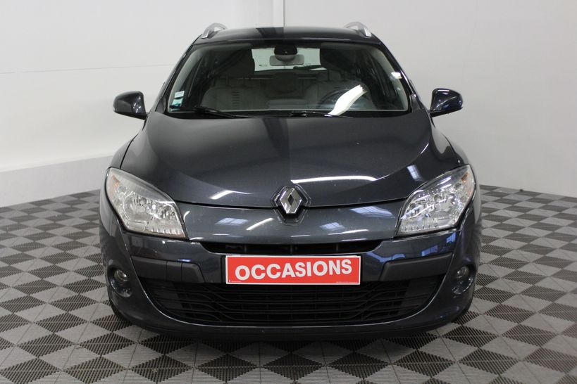 RENAULT MEGANE III ESTATE 2010 - Photo n°2