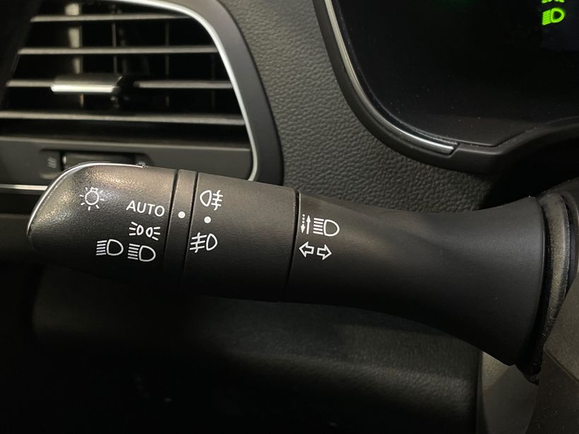 RENAULT MEGANE IV BERLINE 2022 - Photo n°28