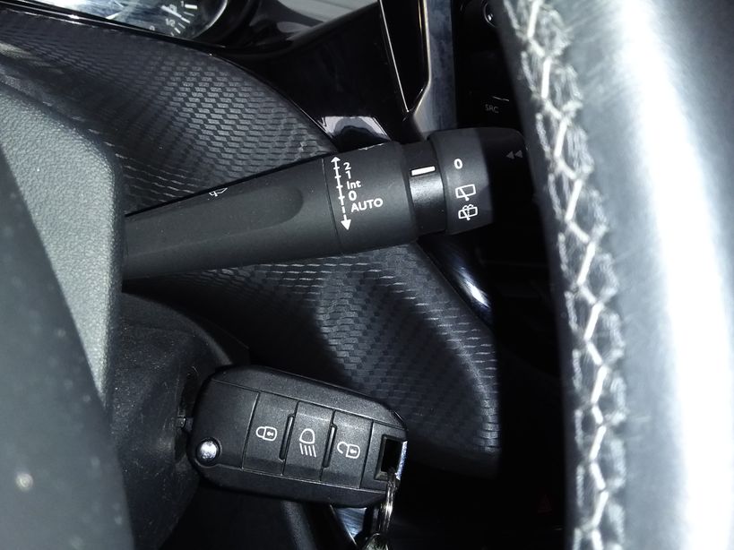 PEUGEOT 208 2018 - Photo n°13