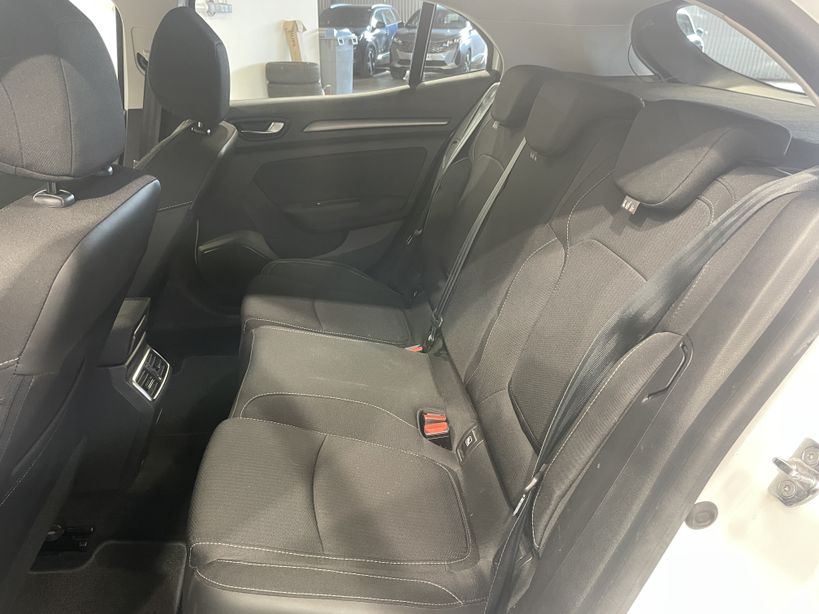 RENAULT MEGANE IV BERLINE 2022 - Photo n°16
