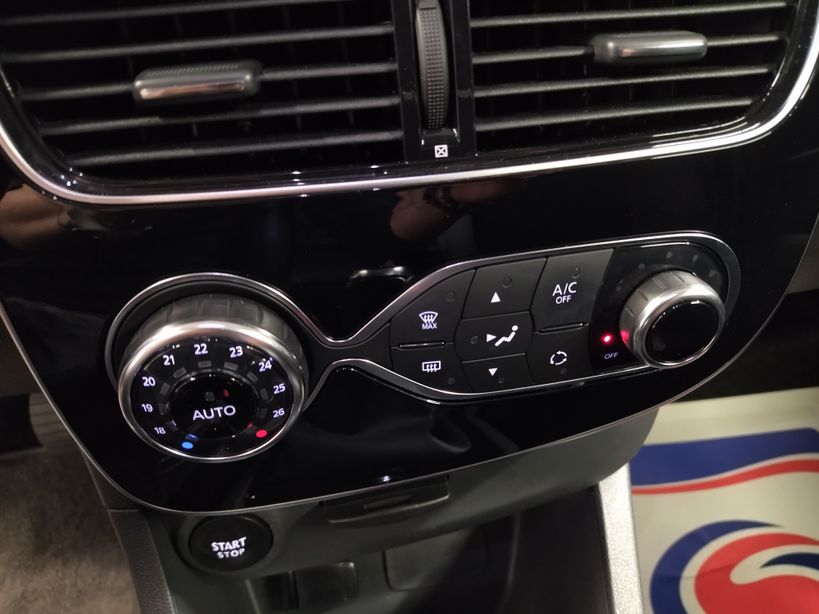 RENAULT CLIO IV ESTATE 2018 - Photo n°14