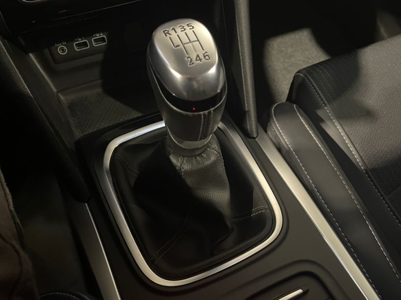 RENAULT MEGANE IV BERLINE 2022 - Photo n°27