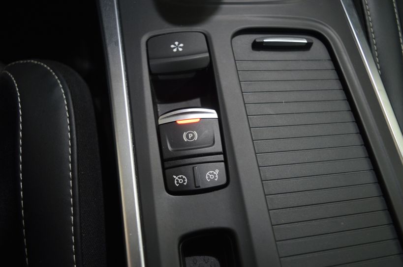 RENAULT MEGANE IV ESTATE 2019 - Photo n°19