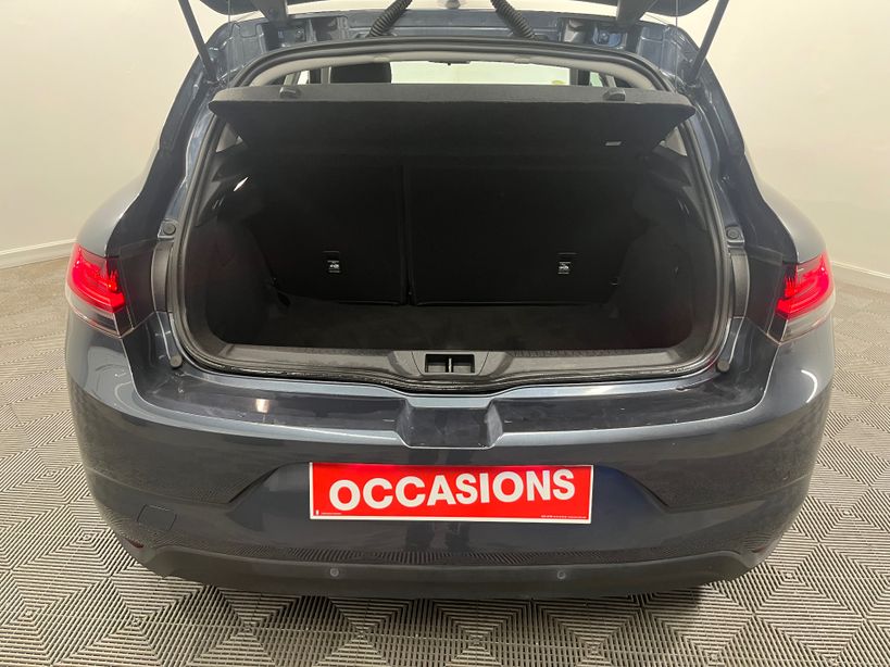 RENAULT MEGANE IV BERLINE 2022 - Photo n°9