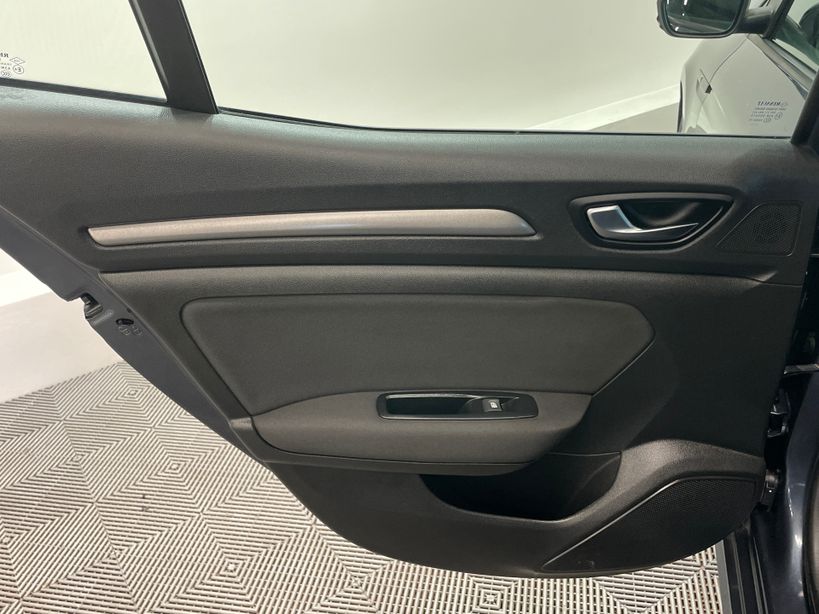 RENAULT MEGANE IV BERLINE 2022 - Photo n°24