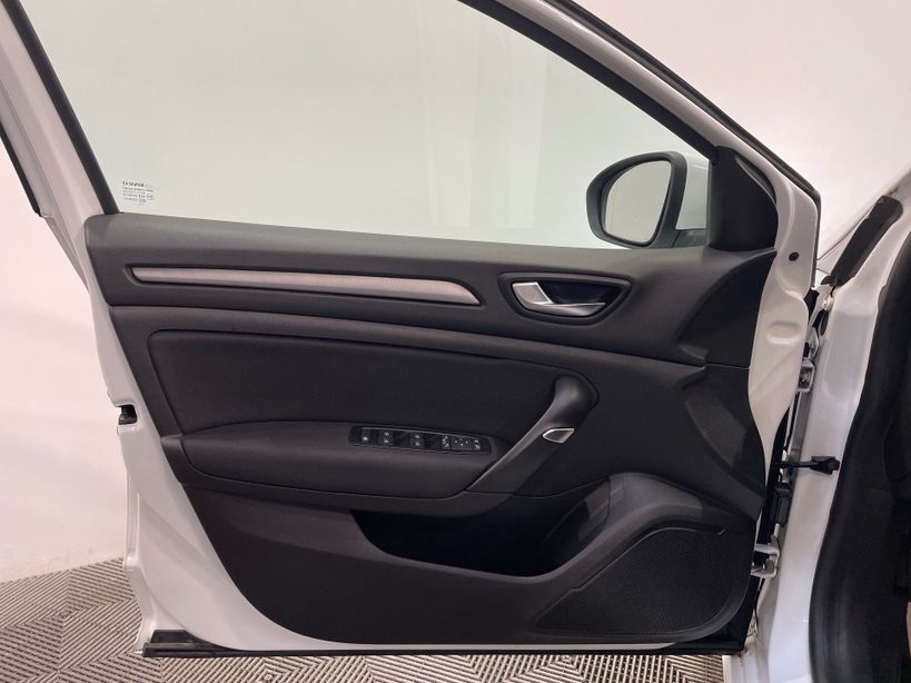 RENAULT MEGANE IV BERLINE 2021 - Photo n°33
