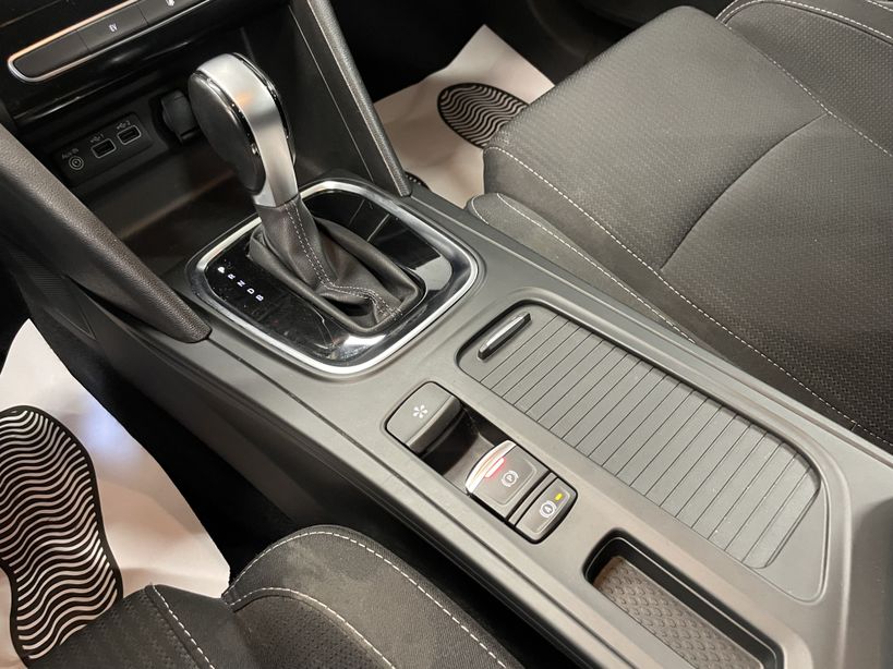 RENAULT MEGANE IV BERLINE 2021 - Photo n°23