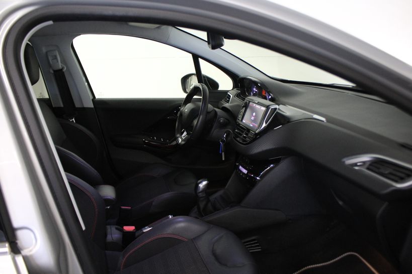 PEUGEOT 208 2018 - Photo n°6