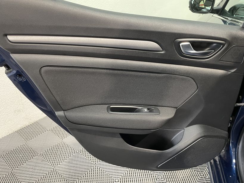RENAULT MEGANE IV BERLINE 2021 - Photo n°16