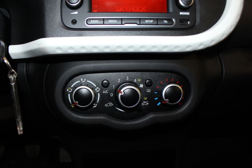 RENAULT TWINGO III 2019 - Photo n°15