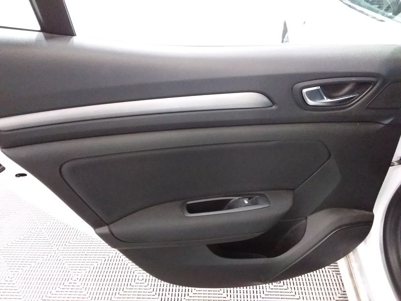 RENAULT MEGANE IV BERLINE 2020 - Photo n°14