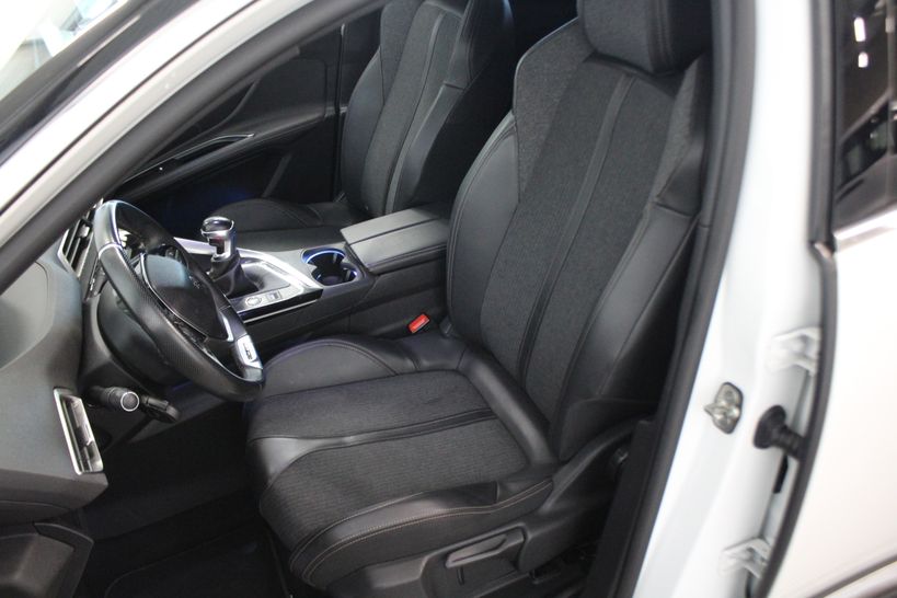 PEUGEOT 3008 2018 - Photo n°12