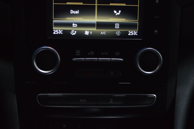 RENAULT MEGANE IV BERLINE 2017 - Photo n°21