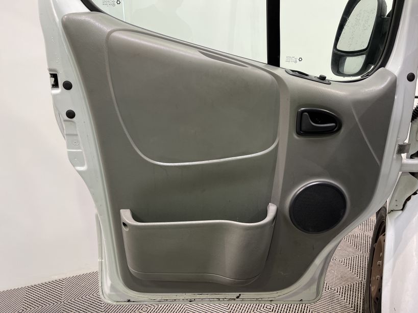 RENAULT TRAFIC FOURGON 2010 - Photo n°24