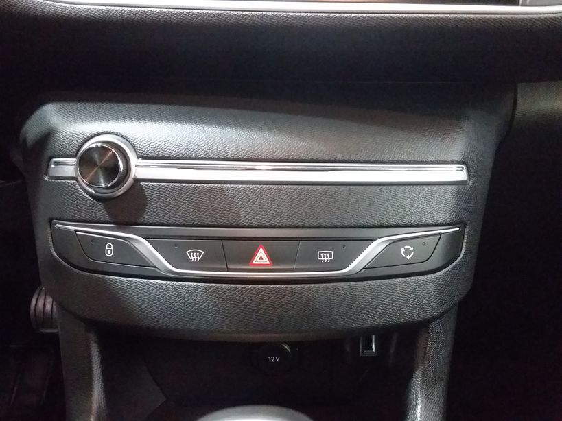 PEUGEOT 308 2020 - Photo n°20