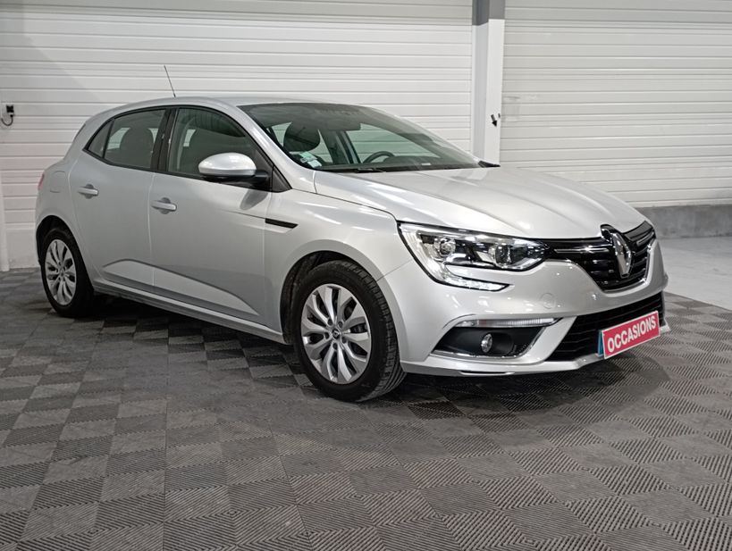 RENAULT MEGANE IV BERLINE 2017 - Photo n°3