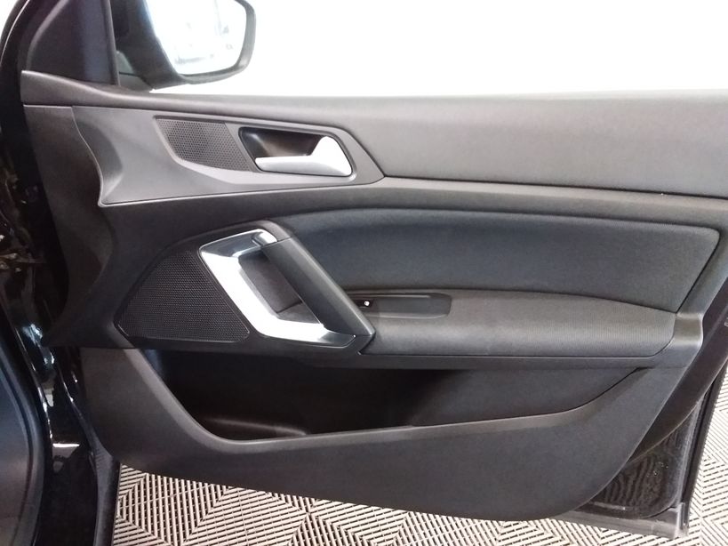 PEUGEOT 308 2020 - Photo n°8