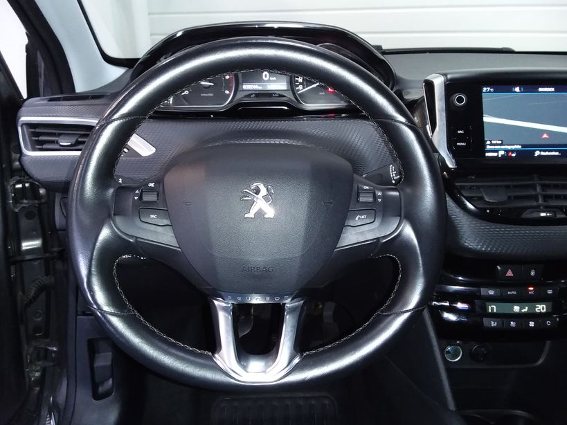 PEUGEOT 208 2018 - Photo n°12