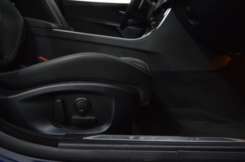 JAGUAR XE 2017 - Photo n°9