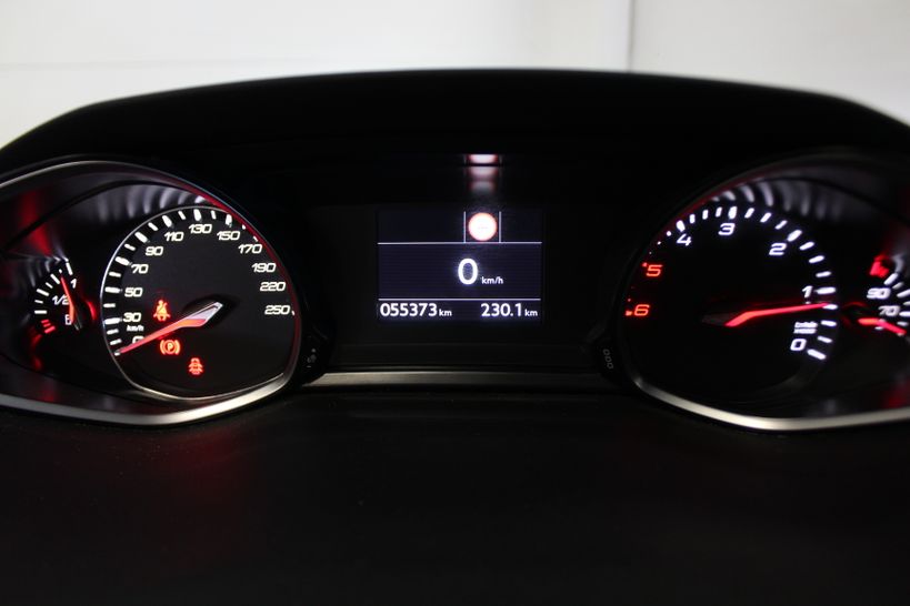 PEUGEOT 308 2018 - Photo n°13