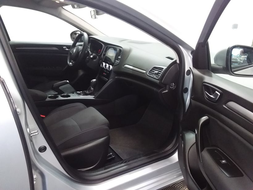 RENAULT MEGANE IV BERLINE 2023 - Photo n°7